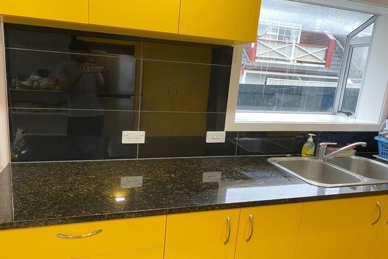 Photo of property in 452a West Coast Road, Glen Eden, Auckland, 0602