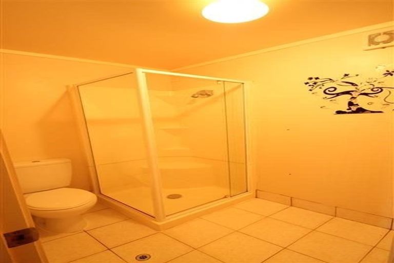 Photo of property in 5 Lysander Crescent, Beach Haven, Auckland, 0626