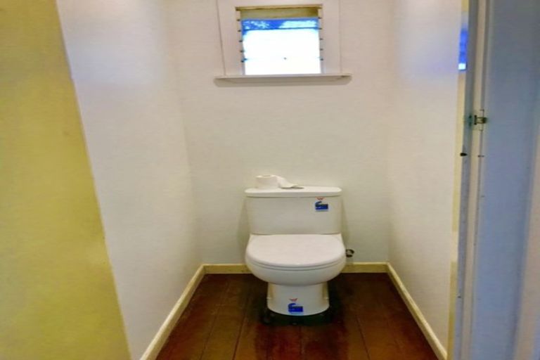 Photo of property in 26 Reid Road, New Lynn, Auckland, 0600