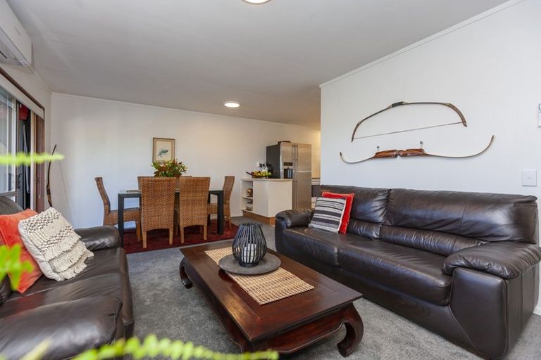 Photo of property in 30a Kakariki Grove, Waikanae, 5036