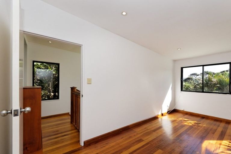 Photo of property in 15 Rayner Road, Piha, 0772
