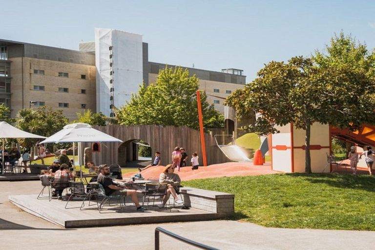 Photo of property in 2/5 Preston Avenue, Henderson, Auckland, 0610