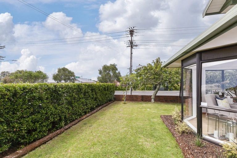Photo of property in 2/20a Old Lake Road, Narrow Neck, Auckland, 0624