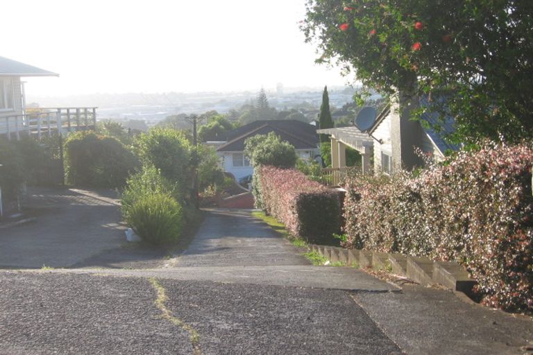 Photo of property in 541 Glenfield Road, Glenfield, Auckland, 0629