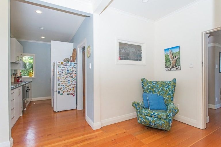 Photo of property in 25 Omar Street, Khandallah, Wellington, 6035