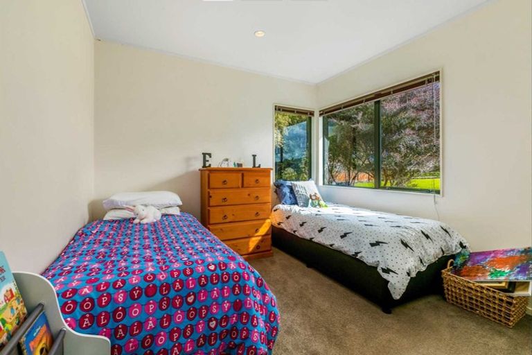 Photo of property in 9 San Fernando Way, Henderson, Auckland, 0612