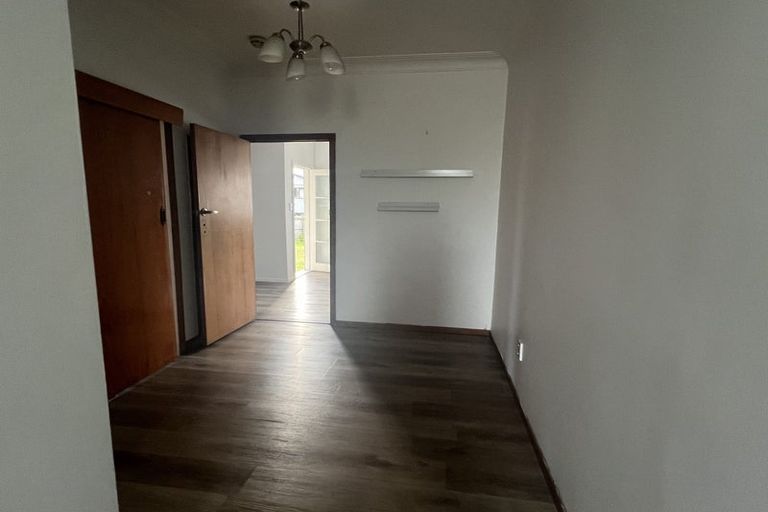 Photo of property in 102 Kolmar Road, Papatoetoe, Auckland, 2025