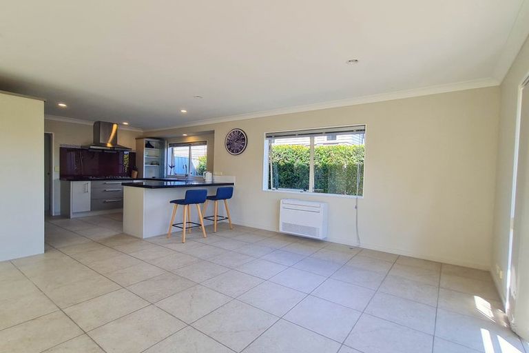 Photo of property in 18 Laurel Oak Drive, Schnapper Rock, Auckland, 0632