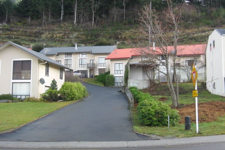 Photo of property in 2/4 Sainsbury Road, Fernhill, Queenstown, 9300