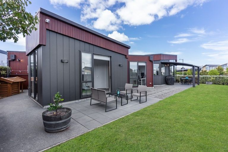 Photo of property in 1 Gallantry Crescent, Papakura, 2110