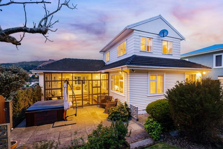 Photo of property in 351 Main Road, Tawa, Wellington, 5028