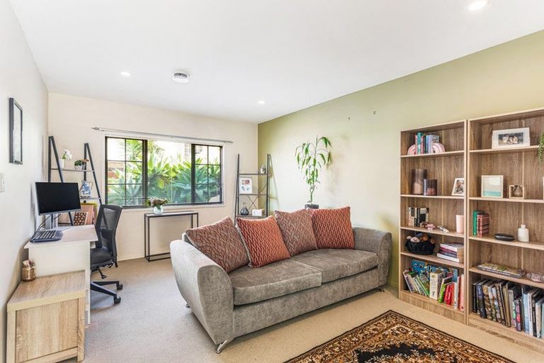 Photo of property in 30 Parkwood Crescent, Gulf Harbour, Whangaparaoa, 0930