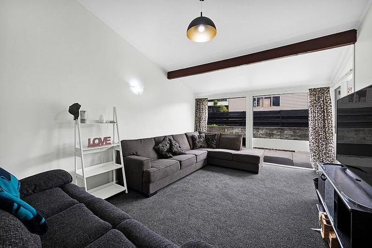 Photo of property in 6 Climie Crescent, Hawera, 4610