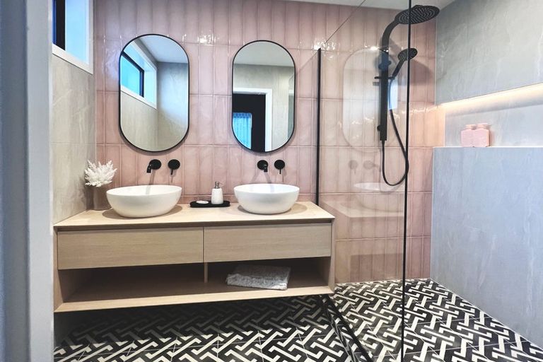 Photo of property in 11 Lauderdale Road, Papakowhai, Porirua, 5024