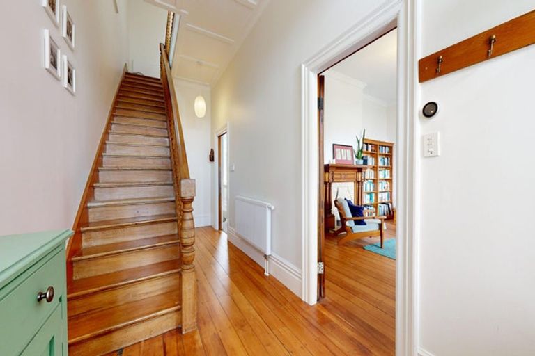 Photo of property in 31 Maarama Crescent, Aro Valley, Wellington, 6021