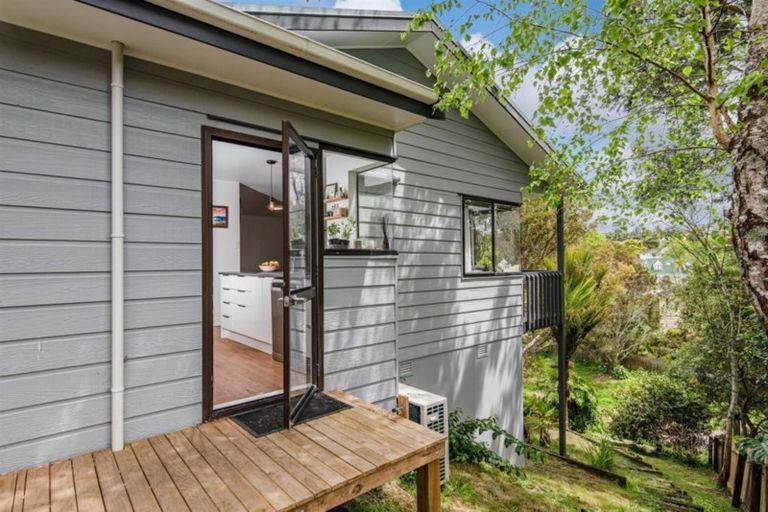Photo of property in 2/16 Mistletoe Place, Browns Bay, Auckland, 0630