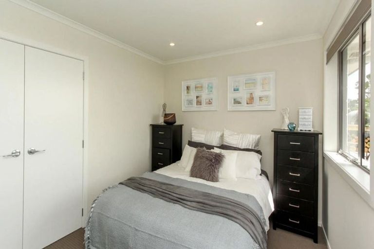 Photo of property in 2 Rayner Way, Glen Avon, New Plymouth, 4312