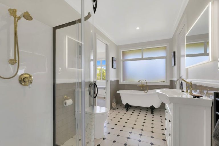 Photo of property in 2/2 Loe Place, Amberley, 7410