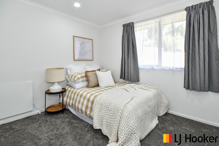 Photo of property in 8a Norman Close, The Gardens, Auckland, 2105