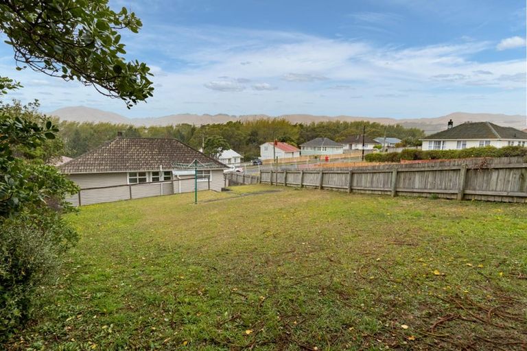 Photo of property in 132 Castor Crescent, Cannons Creek, Porirua, 5024