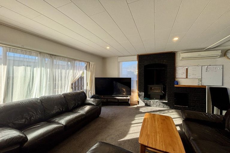 Photo of property in 75a Hampden Street, Picton, 7220
