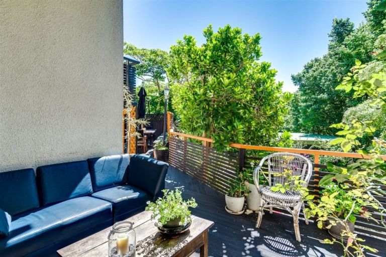 Photo of property in 16 Burns Road, Hospital Hill, Napier, 4110