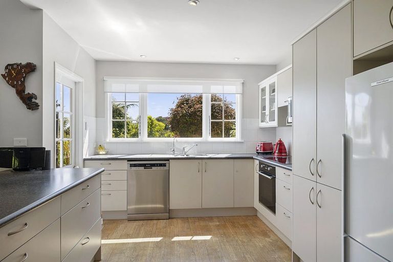 Photo of property in 29 Nevada Drive, Merrilands, New Plymouth, 4312