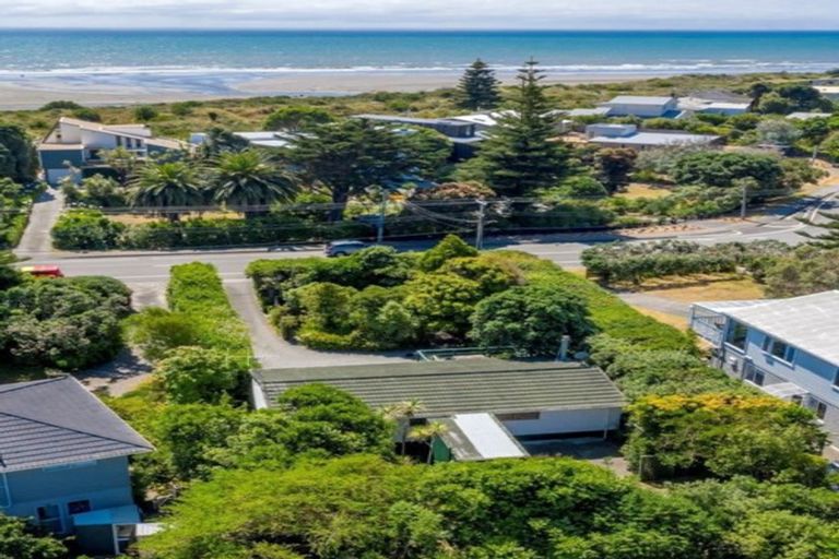 Photo of property in 30 Field Way, Waikanae Beach, Waikanae, 5036