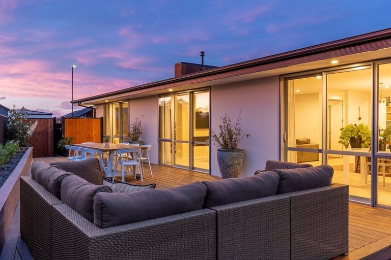 Photo of property in 8 Irvines Track, Halswell, Christchurch, 8025