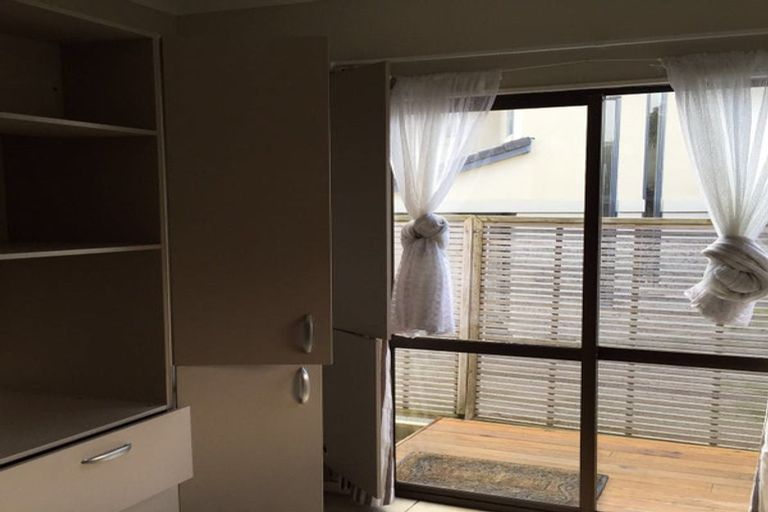 Photo of property in 5 Monet Grove, West Harbour, Auckland, 0618