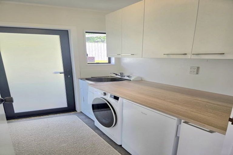 Photo of property in 18 Kahurangi Place, Snells Beach, 0920