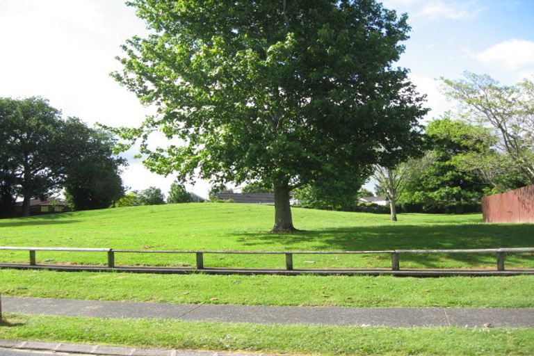 Photo of property in 2/11 Challen Close, Conifer Grove, Takanini, 2112