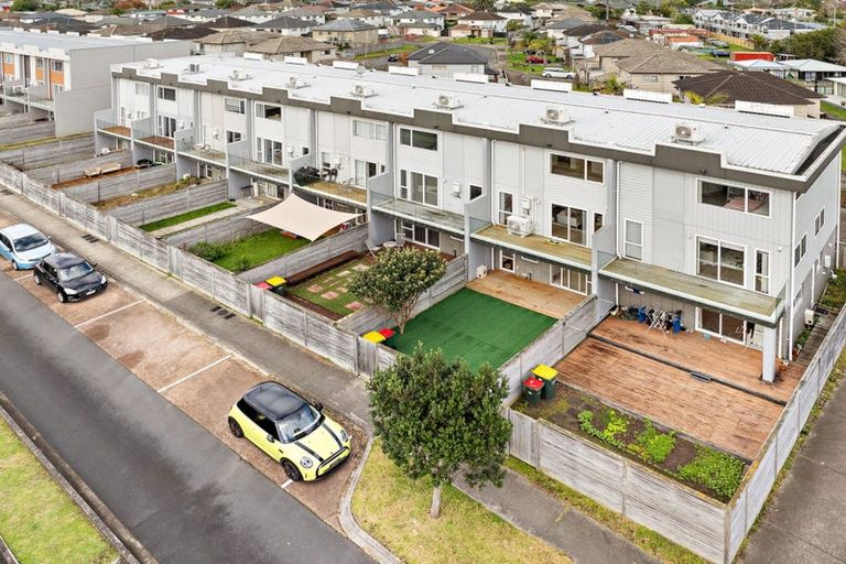 Photo of property in 73 Bordeaux Parade, Te Atatu South, Auckland, 0610