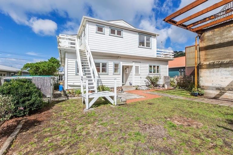Photo of property in 26 Reef Street, Island Bay, Wellington, 6023