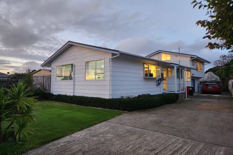 Photo of property in 4 Elder Grove, Paraparaumu, 5032