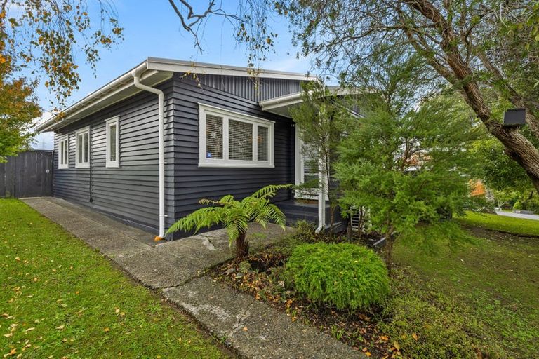 Photo of property in 37 Waimumu Road, Massey, Auckland, 0614