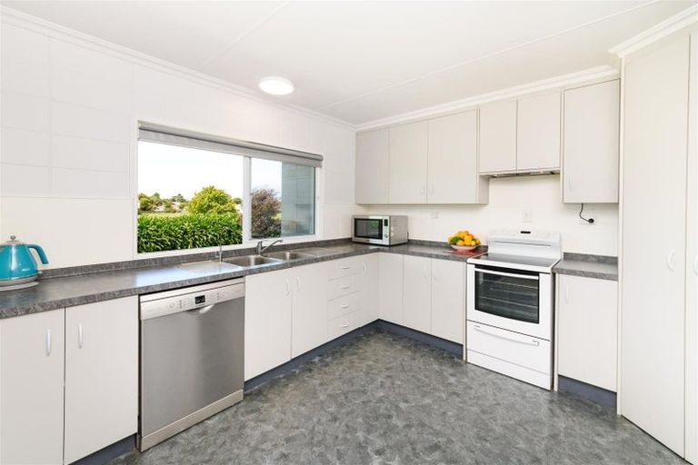 Photo of property in 17 Barnett Drive, Marton, 4710