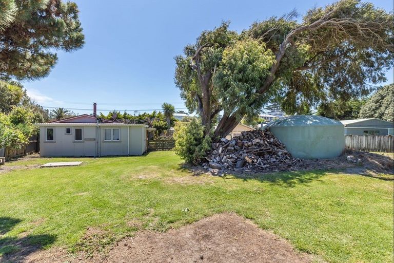 Photo of property in 657 Waitarere Beach Road, Waitarere Beach, Levin, 5510