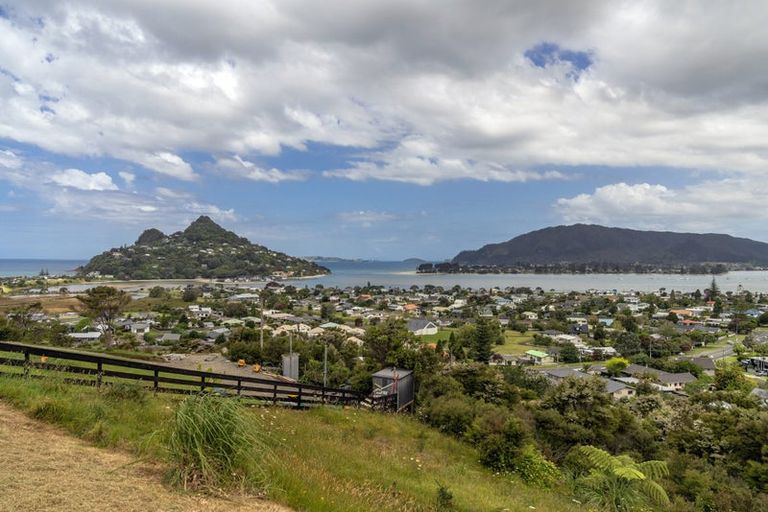 Photo of property in 8 Mason Rise, Tairua, 3508