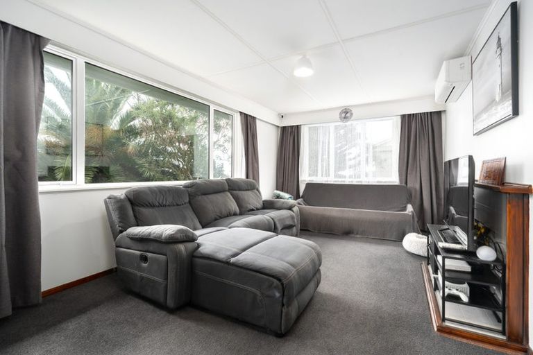 Photo of property in 18 Northumberland Street, Cannons Creek, Porirua, 5024