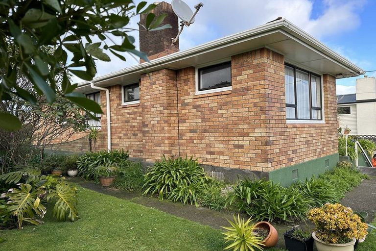 Photo of property in 9 George Street, Waitara, 4320