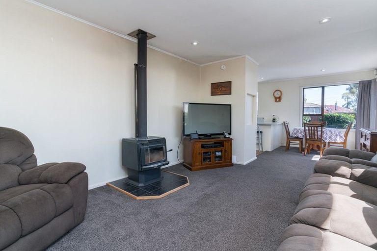 Photo of property in 37 Moffett Street, Islington, Christchurch, 8042