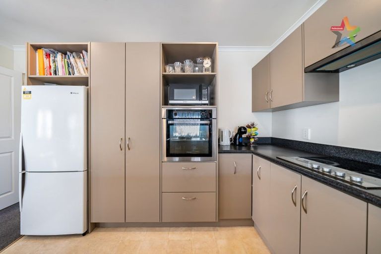 Photo of property in 32 Woodland Mews, Wainuiomata, Lower Hutt, 5014