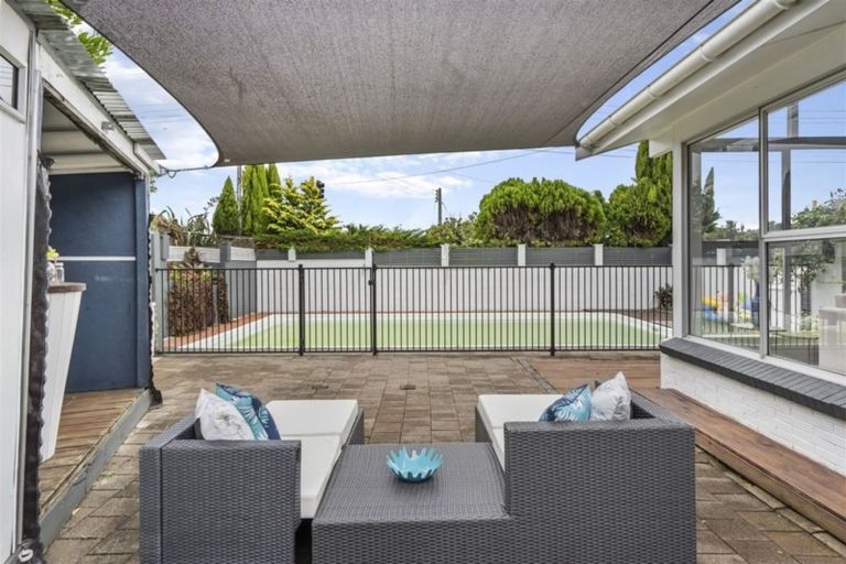 Photo of property in 1/32 Manuka Road, Glenfield, Auckland, 0629