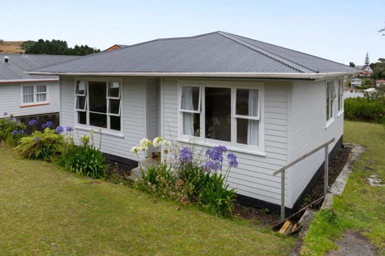 Photo of property in 65 Waihora Crescent, Waitangirua, Porirua, 5024
