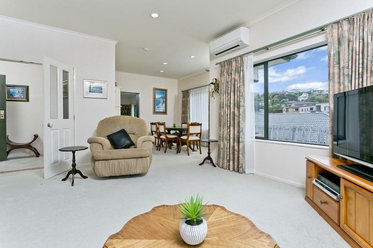 Photo of property in 7 Landvale Court, Browns Bay, Auckland, 0630