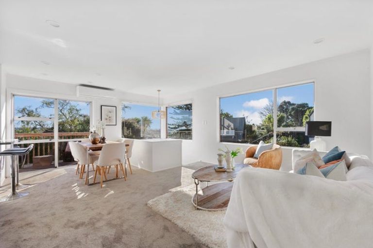 Photo of property in 1/27 Shanaway Rise, Hillcrest, Auckland, 0627