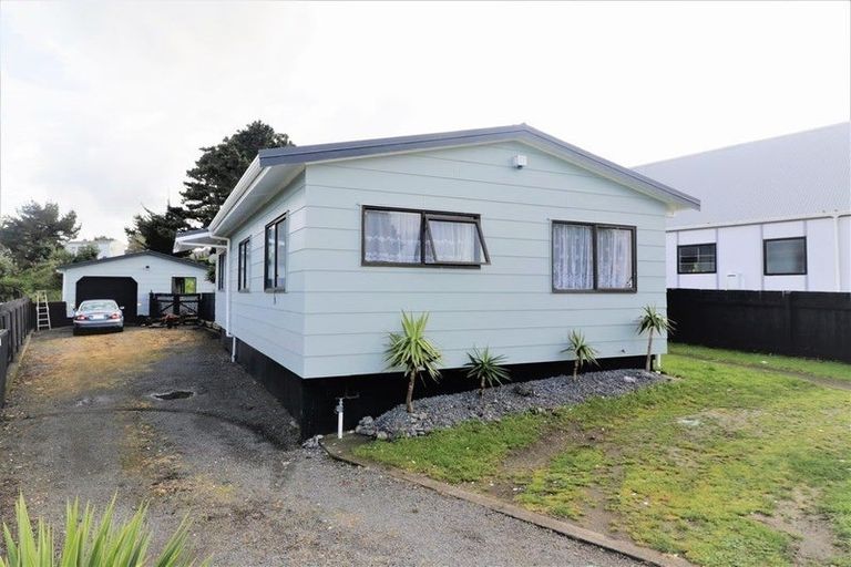 Photo of property in 21 Manuka Street, Castlecliff, Whanganui, 4501