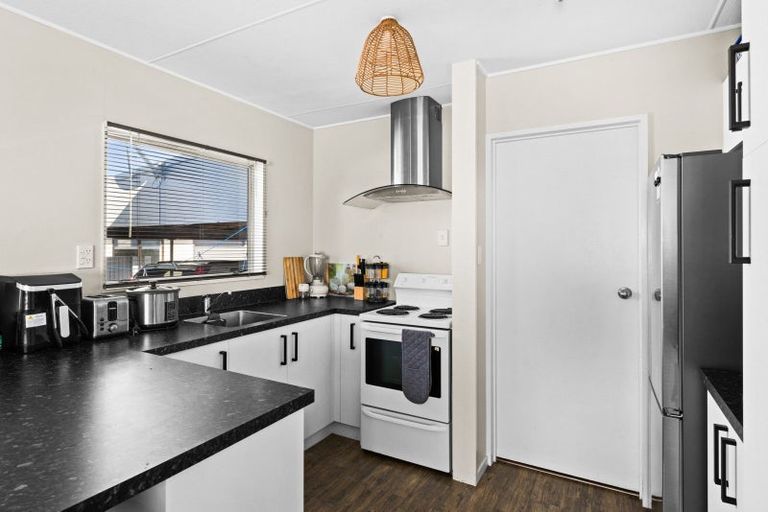 Photo of property in 2/434 Gloucester Street, Taradale, Napier, 4112