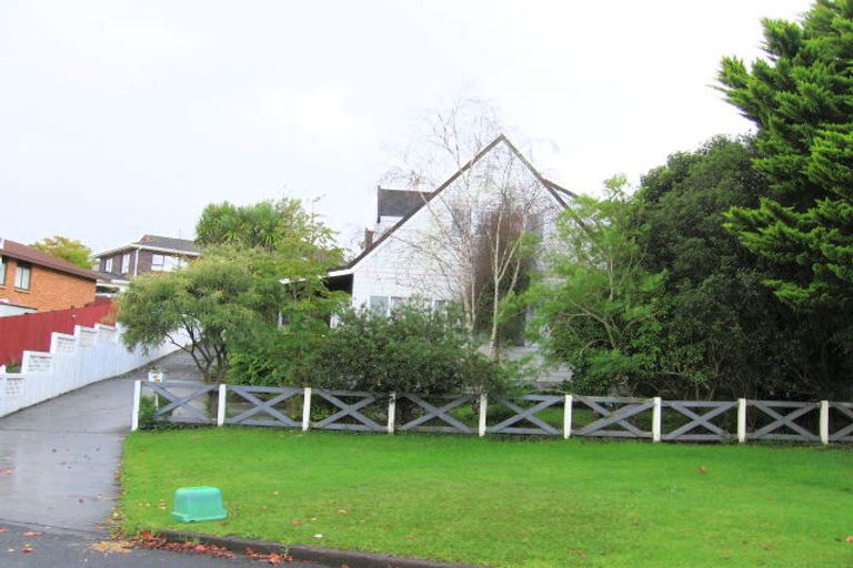 Photo of property in 40 Orinda Close, Botany Downs, Auckland, 2010